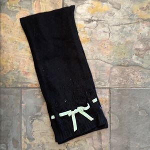 Gap black scarf w mint bow